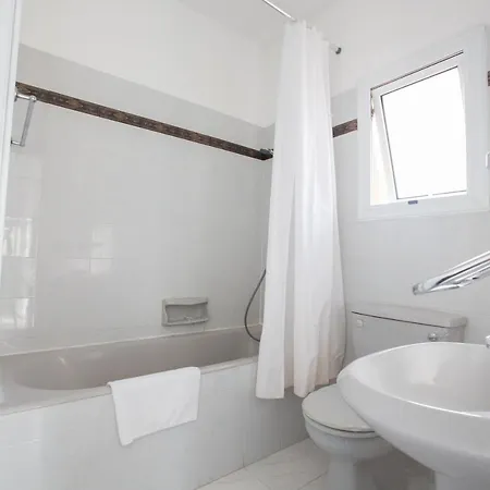 וילה Holiday Ds54 3 Bedroom In The Center פרוטאראס